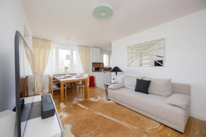 Bright Two-Bedroom Apartment by Rent like home